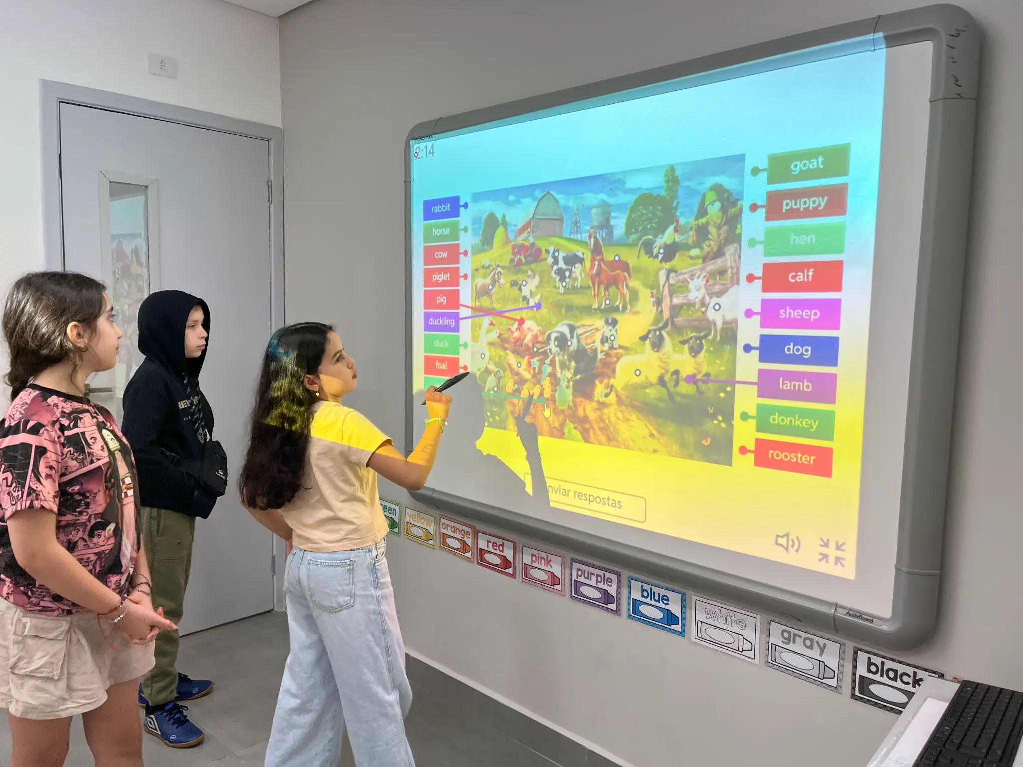 Atividade de artes na Cultura Inglesa Resende